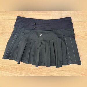 Lululemon Black Striped Nylon Blend Pleated Back Skort Shorts Size 6